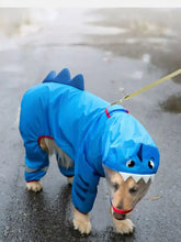 Capa de chuva impermeável para cães estilo dinossauro azul com acabamento vermelho e viseira
