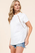White short-sleeve top with eyelet details, size cutout round neck short sleeve