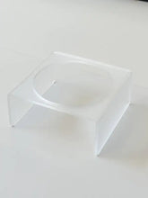 Klarer Acryl-Hochständer für langsames Fressen mit quadratischer Basis