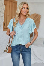 Light blue eyelet applique V-neck cap sleeve T-shirt with short sleeve length