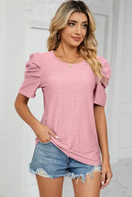 Women’s short-sleeve pink eyelet round neck puff sleeve T-shirt