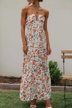 Vestido largo de mujer con cuello halter floral y volantes en color rosa sandía