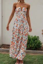 Vestido largo de mujer con cuello halter floral y capas
