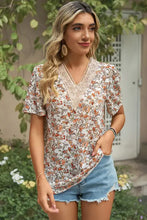 Women’s floral print short sleeve V-neck T-shirt with denim shorts