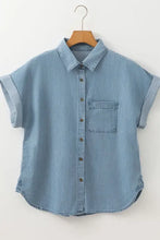 Camicia di jeans donna con tasca applicata e maniche corte piegate, top in denim