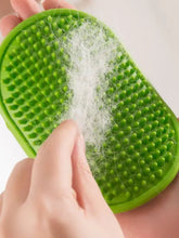 Spazzola delicata in silicone per rimuovere i peli degli animali con setole rialzate che raccolgono il pelo