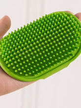 Spazzola delicata in silicone per rimuovere i peli degli animali con setole arrotondate di colore verde brillante