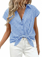 Blue and white gingham print short-sleeved button-down shirt with knotted front for casual wear