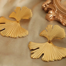 Ginkgo biloba design 18k gold-plated dangle earrings with veined leaves