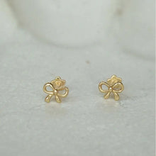 14k gold bow stud earrings with pearl drop in copper design