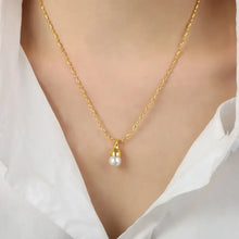 Elegant titanium steel pearl pendant necklace with gold chain