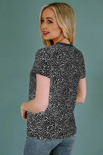 Camiseta de mujer de manga corta negra con manchas, lavable a máquina