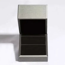 Silberne Moissanit-Stecker in Goldoptik mit Schreibtisch-Organizer-Display