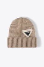 Happy Contrast Beanie: ribbed knit in warm beige with triangular patch