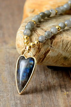 Gold-framed heart-shaped labradorite natural stone pendant beaded necklace