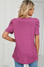 Women’s magenta heathered V-neck puff sleeve T-shirt