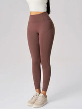High waist active leggings in brown with side pockets and seams
