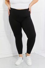 High Waisted Black Active Leggings with Pockets and Reflective Dots Woman Leggings