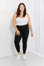 High Waisted Black Active Leggings with Pockets and Reflective Dots Woman Leggings