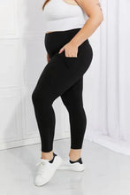 High Waisted Black Active Leggings with Pockets and Reflective Dots Woman Leggings