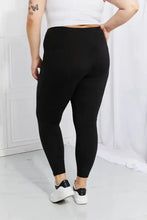 High Waisted Black Active Leggings with Pockets and Reflective Dots Woman Leggings