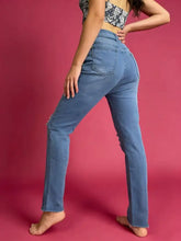 High-waisted distressed jeans in blue denim with a straight-leg cut and frayed hems for a casual look