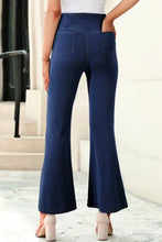 Dark blue high-waisted flare jeans with back pockets in denim for a perfect fit and stylish silhouette