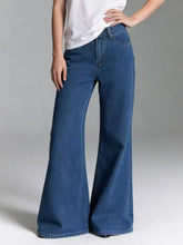 High-waisted flare leg jeans in blue denim with classic stitching and a flattering fit for stylish leg jeans look