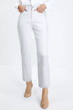 White high-waisted straight leg jeans with a clean minimalist design and subtle stitching details in straight leg cut