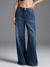 Dark blue high-waisted wide leg jeans in denim with a classic five-pocket design for a stylish wide leg look