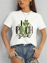 White I Pinch Back round neck short sleeve t-shirt with clover graphic
