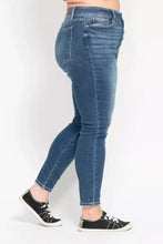 Blue denim judy blue high rise skinny jeans with slim fit and frayed cuffs in plus size