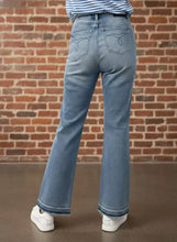 Light-wash denim judy blue mid rise slim bootcut jeans with tummy control and frayed release hem plus size design