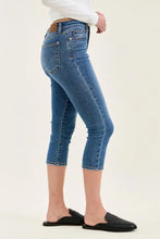 Blue denim judy blue mid-rise stretch capri jeans with classic five-pocket design and brown leather waistband