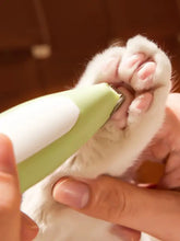 LED pet paw trimmer with integrated LED on cat paw pads