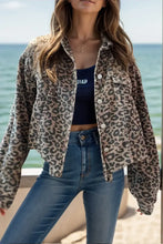 Leopard print cropped button-down jacket with relaxed sleeves