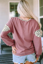 Leopard round neck long sleeve t-shirt with denim shorts