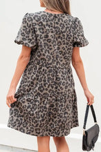 Women’s denim dress with gray and black leopard print, round neck and puffed short sleeves in tiered design