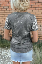 Woman in dark gray bleached leopard round neck short sleeve t-shirt