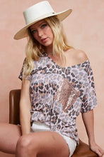 Leopard Stripe Printed Jersey V-Neck Top with Sequin Pocket Woman T Shirts