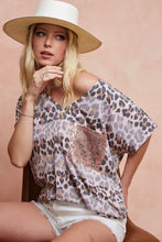 Leopard Stripe Printed Jersey V-Neck Top with Sequin Pocket Woman T Shirts