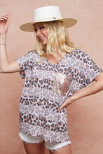 Leopard Stripe Printed Jersey V-Neck Top with Sequin Pocket Woman T Shirts