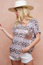 Leopard Stripe Printed Jersey V-Neck Top with Sequin Pocket Woman T Shirts