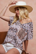 Leopard Stripe Printed Jersey V-Neck Top with Sequin Pocket Woman T Shirts