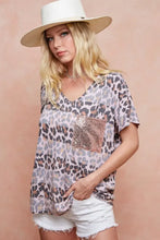 Leopard Stripe Printed Jersey V-Neck Top with Sequin Pocket Woman T Shirts