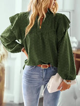 Blusa verde oliva a pois con volant e maniche lunghe a pois