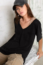 Loose fit black V-neck T-shirt with chest pocket in knit slub fabric