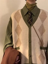 Cardigan da uomo con bottoni in maglia argyle verde oliva e crema