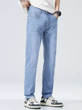 Men’s classic straight fit jeans in light-wash denim with a straight fit and classic five-pocket design