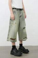 Mens distressed loose denim shorts: wide-leg light-wash capris with black belt